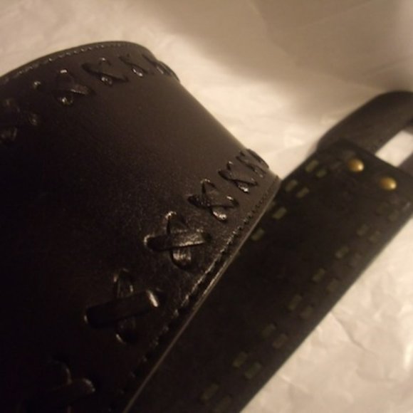 BLACK WIDE LEATHER BELT SIZE MEDIUM - Picture 4 of 9
